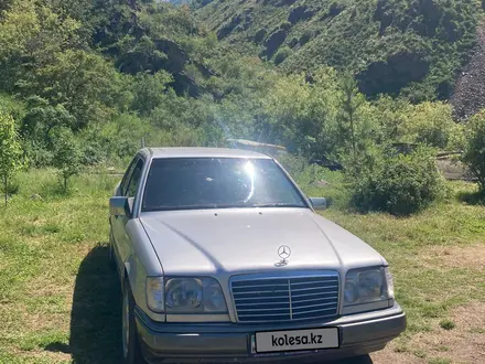 Mercedes-Benz E 220 1994 года за 2 200 000 тг. в Тараз – фото 2