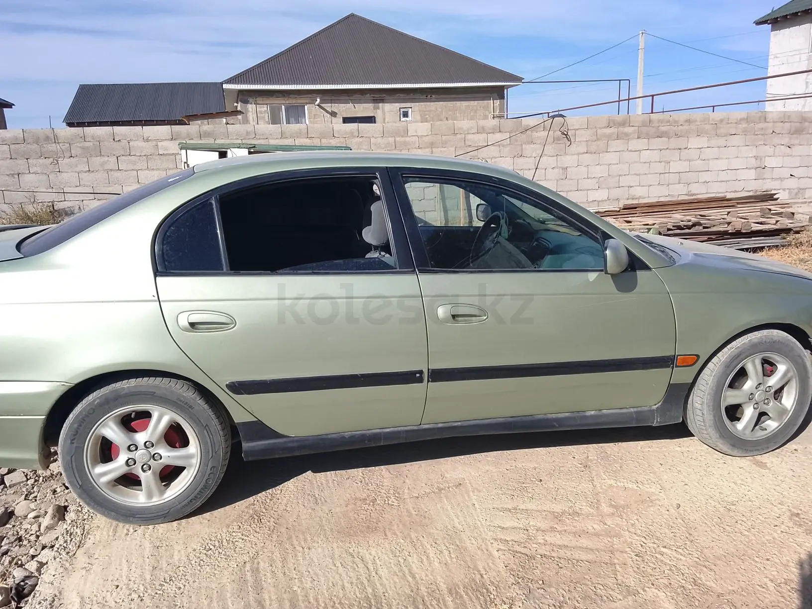 Toyota Avensis, 1999