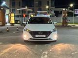 Hyundai Accent 2021 года за 7 500 000 тг. в Актобе – фото 2