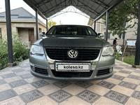 Volkswagen Passat 2007 годаүшін3 500 000 тг. в Шымкент