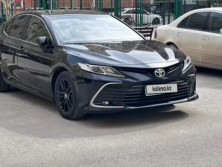 Toyota Camry 2023 года за 15 300 000 тг. в Актау