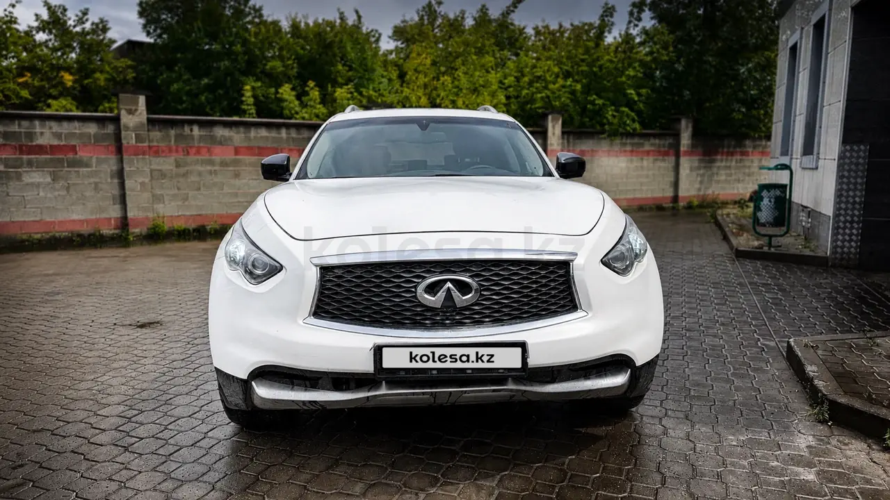 Infiniti QX70, 2014