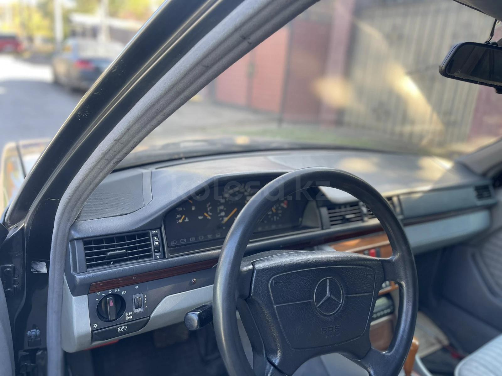 Mercedes-Benz E 280 1993 г.