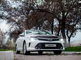 Toyota Camry 2015 года за 10 500 000 тг. в Шымкент – фото 2