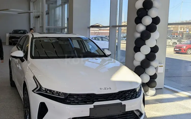 Kia K5 2025 года за 13 600 000 тг. в Семей