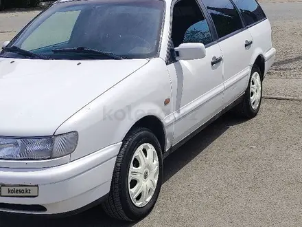 Volkswagen Passat 1995 года за 2 100 000 тг. в Семей – фото 2