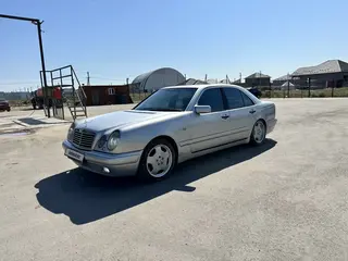 Mercedes-Benz E 320