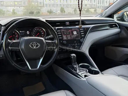 Toyota Camry 2019 года за 8 500 000 тг. в Актау – фото 14