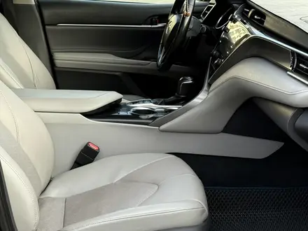 Toyota Camry 2019 года за 8 500 000 тг. в Актау – фото 16