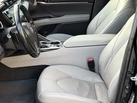 Toyota Camry 2019 года за 8 500 000 тг. в Актау – фото 18