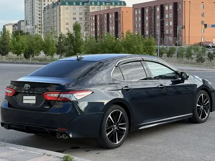 Toyota Camry 2019 года за 8 500 000 тг. в Актау – фото 2