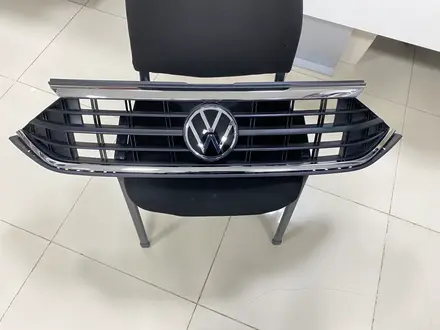 Решетка радиатора Volkswagen Polo за 157 000 тг. в Костанай