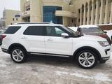 Ford Explorer 2018 года за 15 200 000 тг. в Астана – фото 2