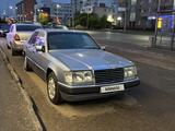 Mercedes-Benz E 230 1992 года за 700 000 тг. в Астана