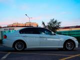 BMW 320 2010 года за 2 689 000 тг. в Астана – фото 2