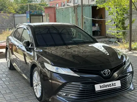 Toyota Camry 2018 года за 12 700 000 тг. в Алматы