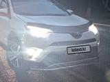 Toyota RAV4 2016 годаүшін12 000 000 тг. в Актобе – фото 2