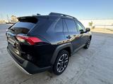 Toyota RAV4 2021 года за 11 500 000 тг. в Актау – фото 4