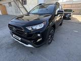 Toyota RAV4 2021 года за 11 500 000 тг. в Актау – фото 2