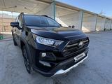 Toyota RAV4 2021 года за 11 500 000 тг. в Актау