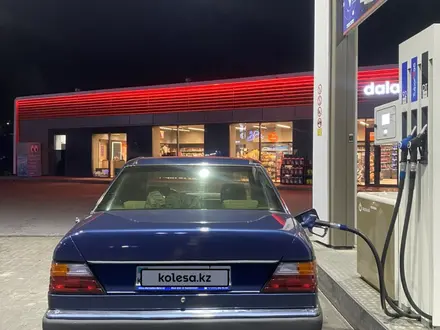 Mercedes-Benz E 220 1992 года за 2 200 000 тг. в Алматы – фото 3