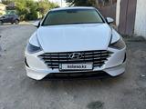 Hyundai Sonata 2022 года за 9 300 000 тг. в Тараз – фото 2