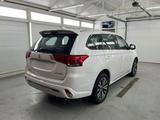 Mitsubishi Outlander 2023 годаfor10 800 000 тг. в Астана – фото 2