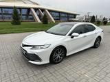 Toyota Camry 2022 года за 18 200 000 тг. в Алматы