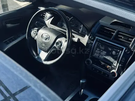 Toyota Camry 2014 года за 6 200 000 тг. в Атырау – фото 17