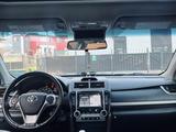 Toyota Camry 2014 года за 6 200 000 тг. в Атырау – фото 2