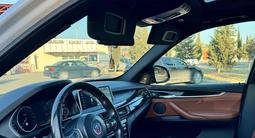 BMW X5 2018 года за 17 120 000 тг. в Уральск – фото 2