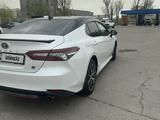 Toyota Camry 2021 года за 15 050 000 тг. в Алматы – фото 5