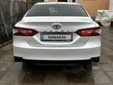 Toyota Camry 2018 года за 13 200 000 тг. в Атырау – фото 3