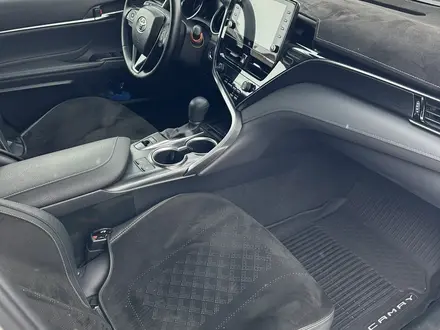 Toyota Camry 2021 года за 16 100 000 тг. в Караганда – фото 13