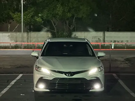 Toyota Camry 2021 года за 16 100 000 тг. в Караганда