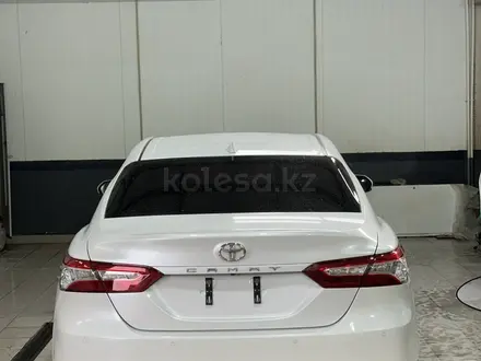 Toyota Camry 2021 года за 16 100 000 тг. в Караганда – фото 3