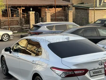 Toyota Camry 2021 года за 16 100 000 тг. в Караганда – фото 4