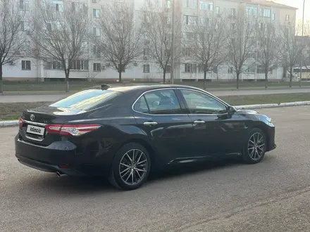 Toyota Camry 2023 года за 15 200 000 тг. в Уральск – фото 18