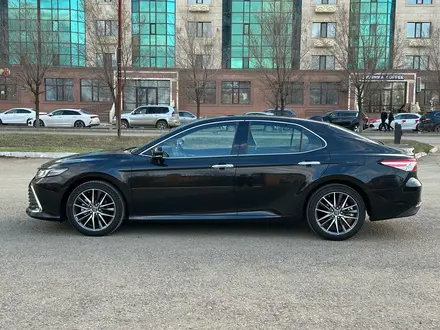 Toyota Camry 2023 года за 15 200 000 тг. в Уральск – фото 34