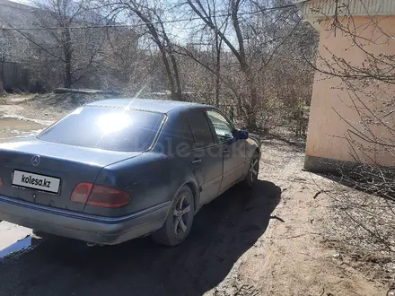 Mercedes-Benz E 230 1998 года за 3 500 000 тг. в Актобе – фото 3