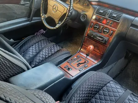 Mercedes-Benz E 230 1998 года за 3 500 000 тг. в Актобе – фото 8