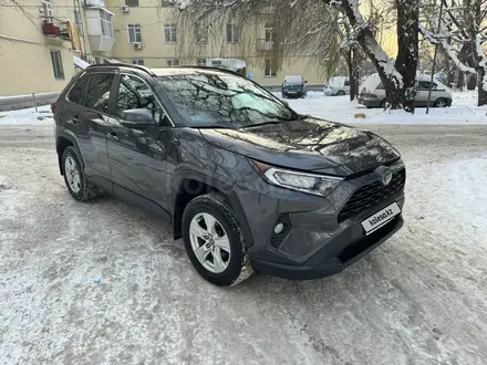 Toyota RAV4 2021 года за 16 500 000 тг. в Алматы – фото 3