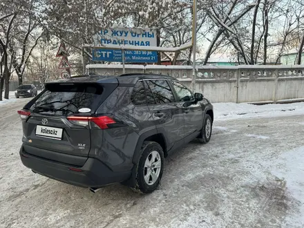 Toyota RAV4 2021 года за 16 500 000 тг. в Алматы – фото 4