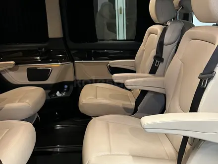 Mercedes-Benz V 250 2017 года за 29 000 000 тг. в Астана – фото 23