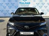 Toyota Camry 2021 года за 16 700 000 тг. в Туркестан – фото 2