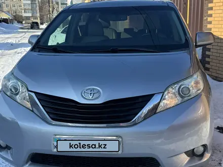 Toyota Sienna 2015 года за 12 750 000 тг. в Уральск