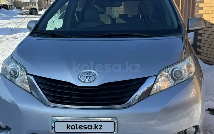 Toyota Sienna 2015 годаүшін12 750 000 тг. в Уральск