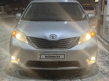 Toyota Sienna 2015 года за 12 750 000 тг. в Уральск – фото 8