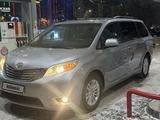 Toyota Sienna 2015 года за 12 850 000 тг. в Уральск – фото 2