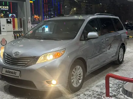 Toyota Sienna 2015 года за 12 750 000 тг. в Уральск – фото 2